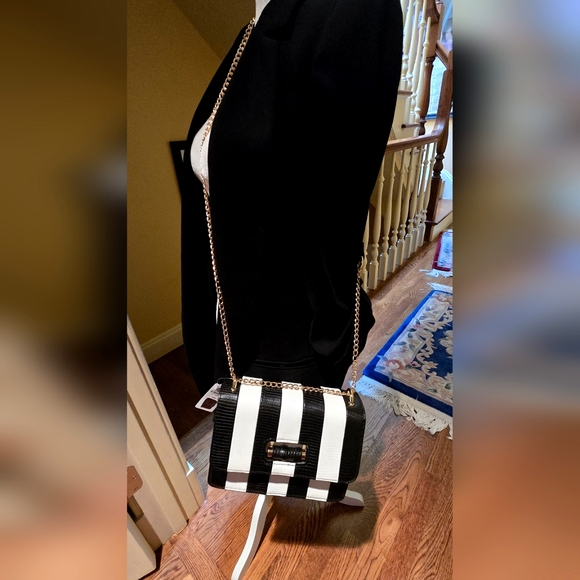 NWT Black and white shoulder bag - Picture 2 of 13